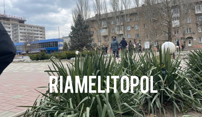 В Мелитополе оккупанты забрали сегодня двух жителей города прямо с улицы ( видео)