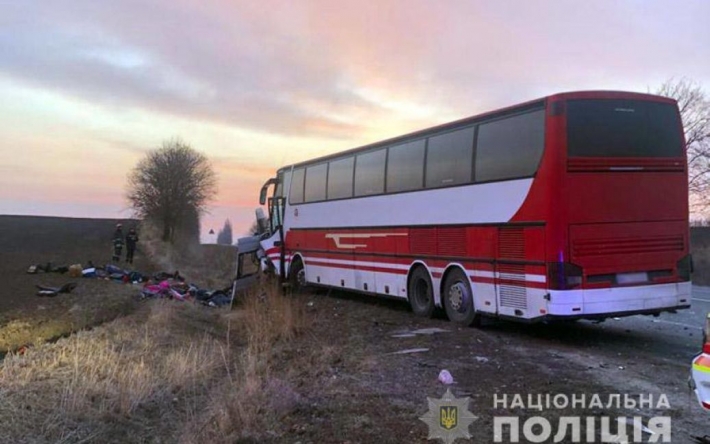 В Хмельницкой области в ДТП попал микроавтобус с переселенцами (фото)