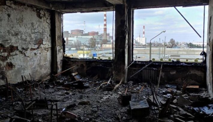 Российские оккупанты полностью разрушили корпус Учебно-тренировочного центра ЗАЭС