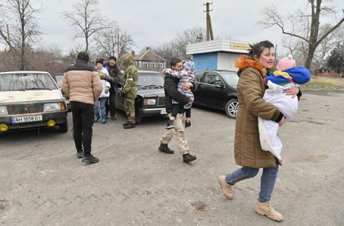 В Мелитополь на разбитых машинах стали заезжать беженцы из Мариуполя (видео)