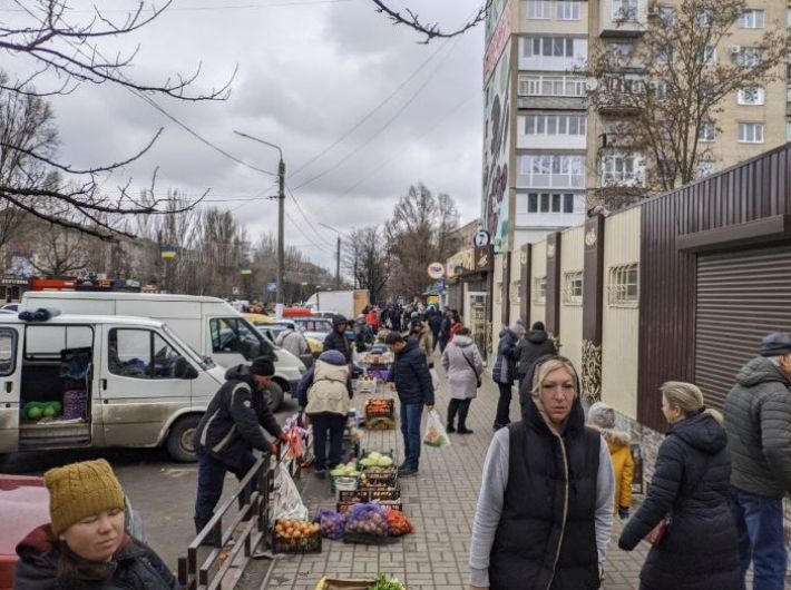 400 гривен за килограмм колбасы – как рынки в Мелитополе наживаются на войне (фото)