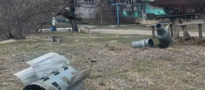 Российские агрессоры обстреляли еще один поселок Комышувакской ОТГ, - ФОТО