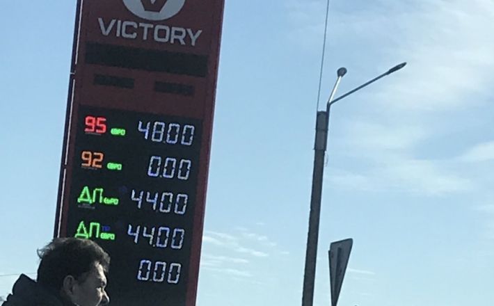 В Мелитополе на некоторых заправках появился бензин, газа в продаже нет