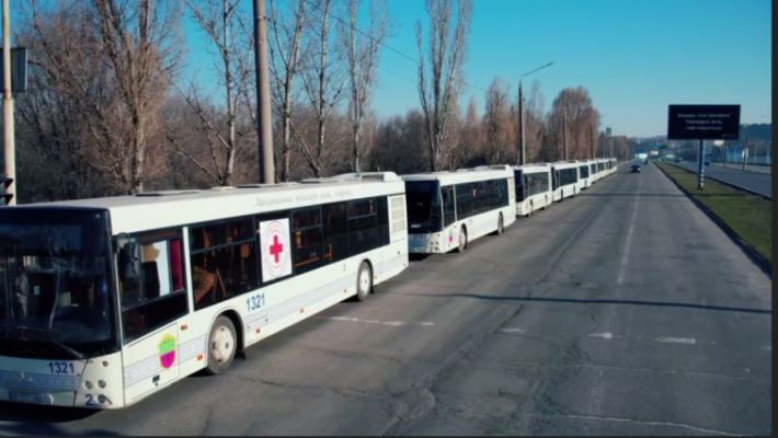 Колонну для эвакуации жителей Мариуполя снова не пустили в Бердянск (фото)