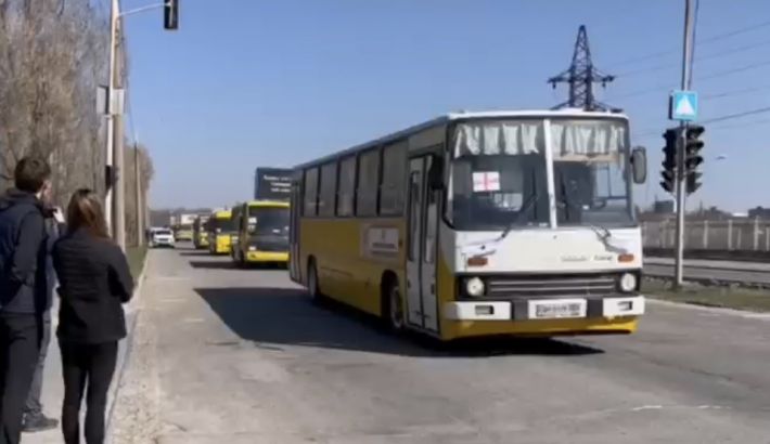 Кого возьмут в автобусы для эвакуации из оккупированного Мелитополя (фото)