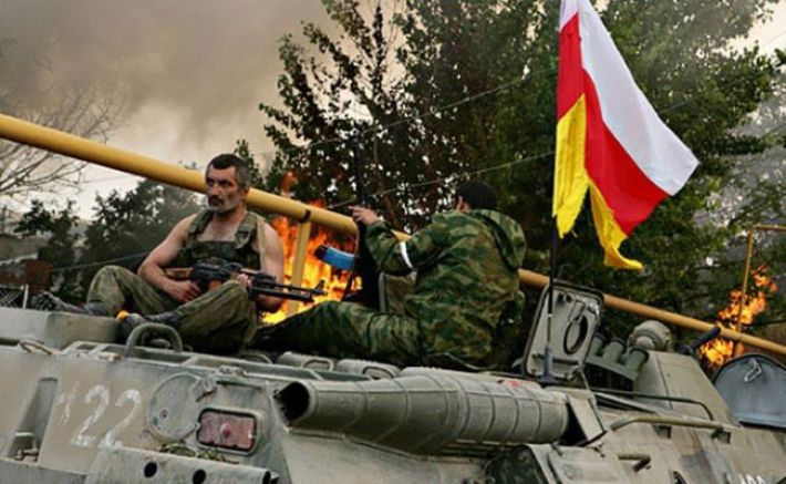 В Мелитополь заехали танки под флагом непризнанной Южной Осетии (видео)
