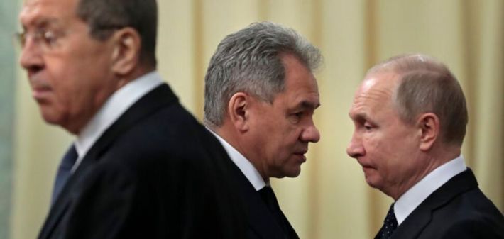 Между Путиным и Шойгу растет напряженность, доверие к Минобороны РФ подорвано - The New York Times
