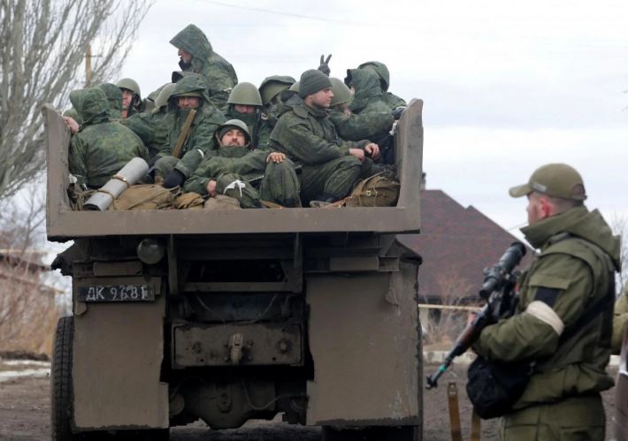 Россия "мобилизует" украинцев, выходящих через гуманитарные коридоры из зоны боевых действий — МИД