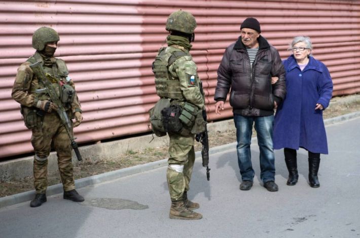 В Мелитополь оккупанты завезли гастролеров для сьемок пропагандистских роликов (видео)