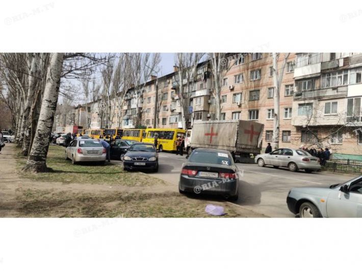 Из Мелитополя выехали эвакуационные автобусы и грузовики (фото, видео)