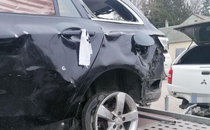 Появились фото автомобиля, который попал под вражеский обстрел при эвакуации из Мелитополя