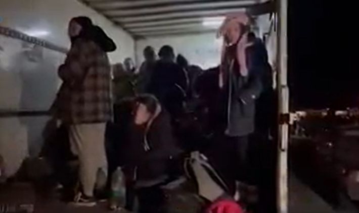 Ехали 12 часов на полу в грузовике - история беженки из Мелитополя (видео)