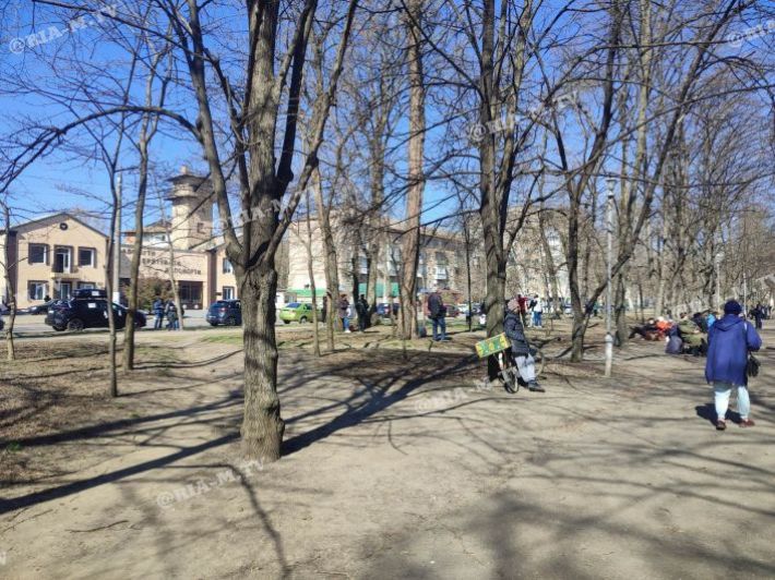 Гумконвой из Запорожья в Мелитополь оккупанты заблокировали в Васильевке (фото, видео)