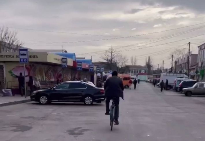В Мелитополе оккупанты зачистили город от стихийных торговцев – всех заставят платить (видео)
