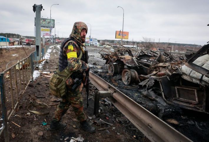 На Донбассе 8 апреля украинские защитники уничтожили 9 танков, 7 единиц бронетехники и 2 вертолета врага, - штаб ООС