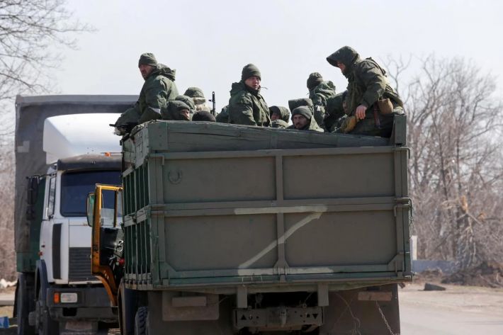 В российской Туве собрали 30 наемников, обули в резиновые сапоги и отправили на войну в Украину. ВИДЕО