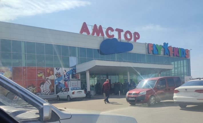 В Мелитополе в Амсторе уже продают товары из Крыма (фото)