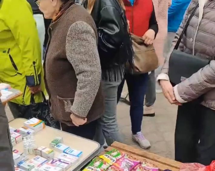 В Мелитополе на рынках появились продавцы из Крыма – торгуют медикаментами (видео)