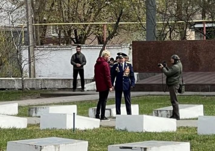 В Мелитополе активисту про честь и СССР рассказывал "ряженый ветеран"