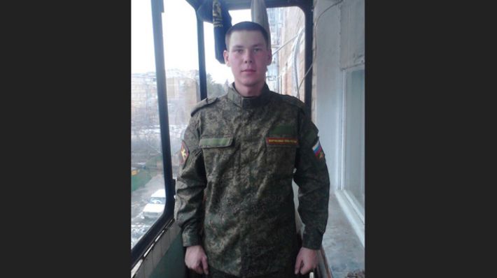 СМИ идентифицировали российского солдата-педофила, издевавшегося над младенцем (фото)