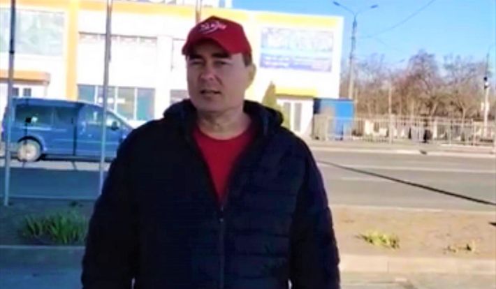 В Мелитополе депутат горсовета занялся вредительством - срывает "лежачих полицейских" (видео)