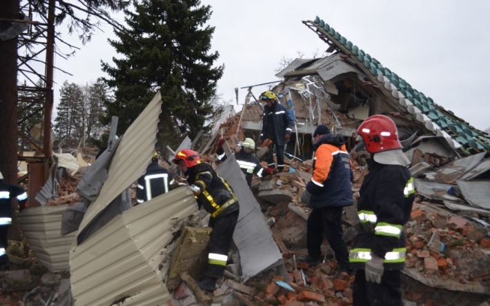 В Бородянке из-под завалов извлекли тела 41 жителя
