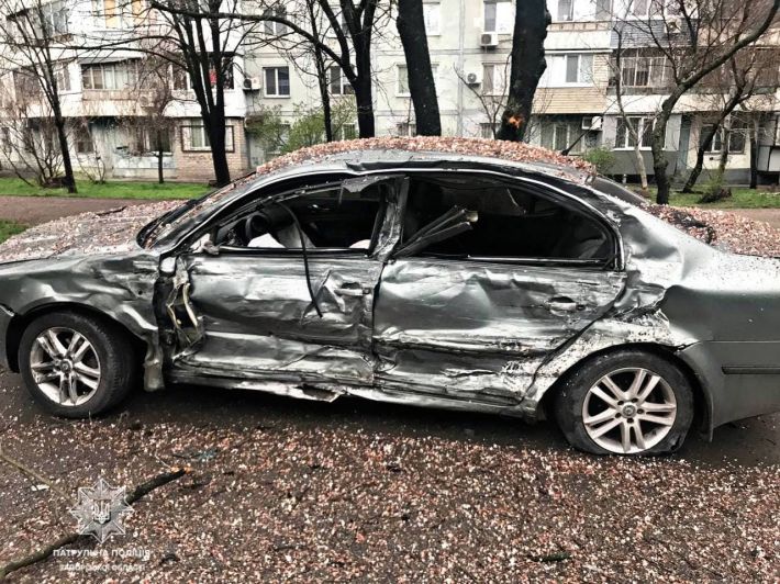В Запорожье пьяный водитель без прав дважды попал в ДТП (фото)