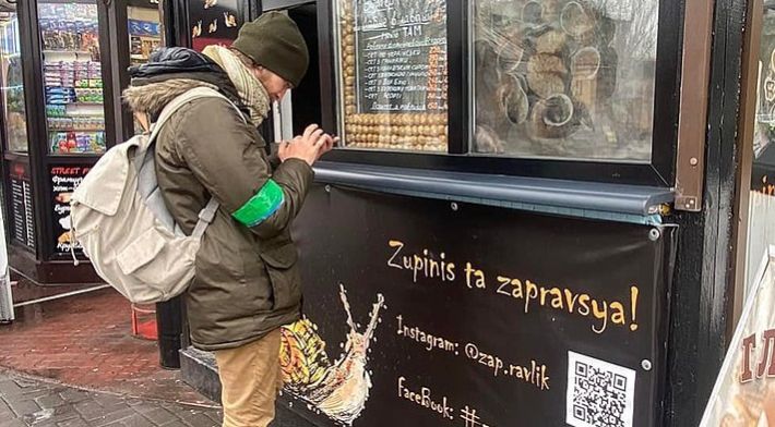 Бургер с улитками - в Запорожье открылось место с необычными блюдами (фото)