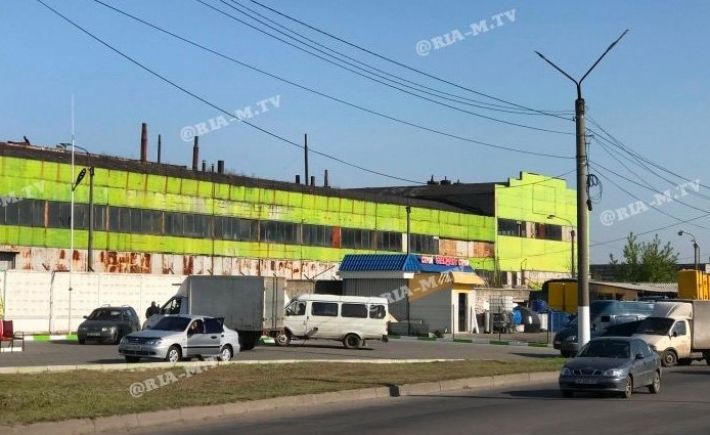 В Мелитополе оккупанты РФ разбирают на металл завод