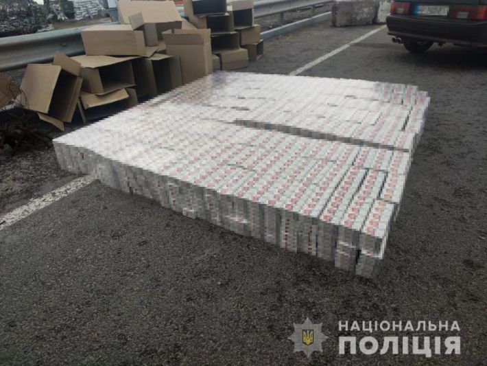 Запорожские полицейские изъяли крупную партию контрафактных сигарет (фото)