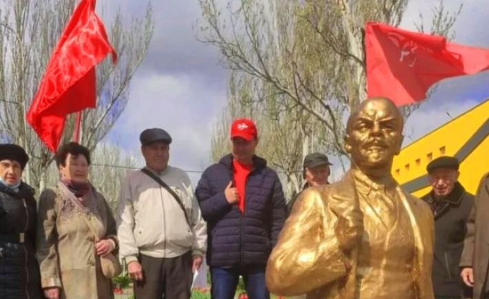 В Мелитополе украли Ленина - и сутки не простоял (фото)