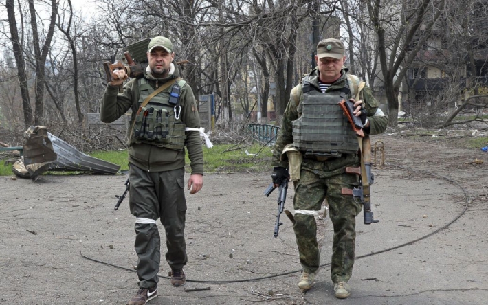 Оккупанты перебрасывают технику к границе с Украиной и минируют территорию