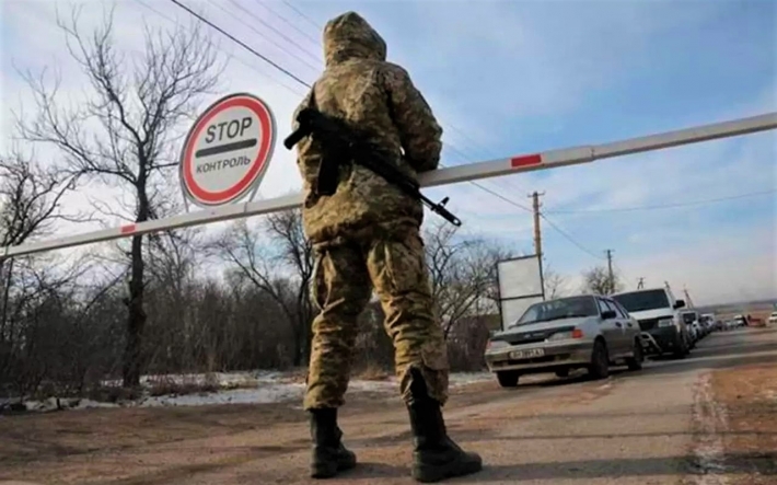 По дороге из Мелитополя в Запорожье на блок-посту российские военные арестовали парня (фото)