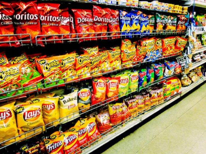 По цене деликатесов: за сколько в оккупированном Мелитополе можно купить пачку чипсов (фото)