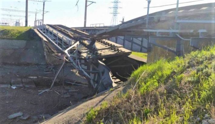 Стало известно, кто взорвал мост под Мелитополем (фото)