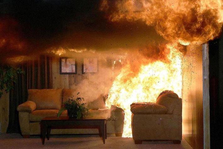 В Запорожье во время пожара в квартире погибла женщина