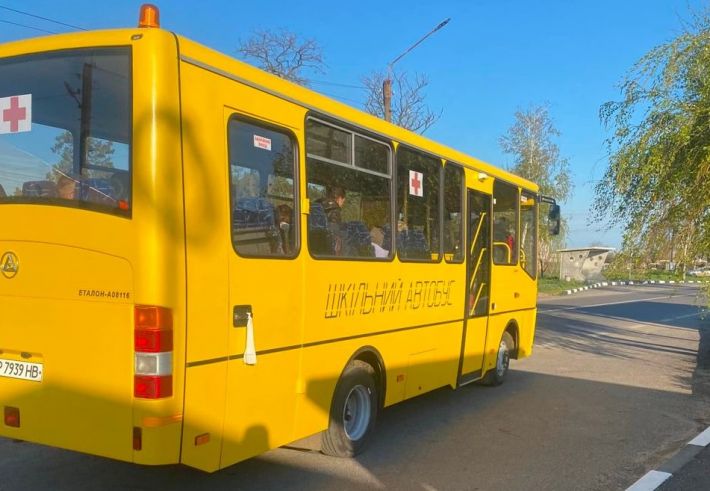 Из Мелитопольского района на школьном автобусе эвакуируют граждан (фото)