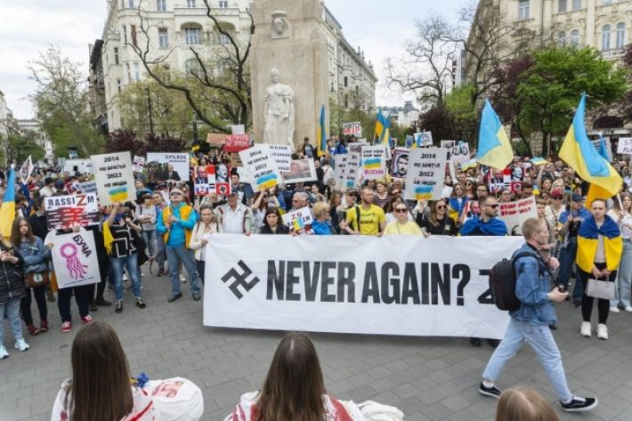 В Будапеште впервые состоялся многолюдный митинг за Украину, рядом с пророссийским. ФОТО