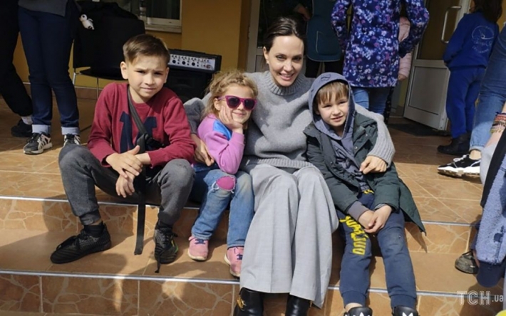 "Горжусь стойкостью и мужеством украинского народа": Анджелина Джоли высказалась о своем визите в Украину