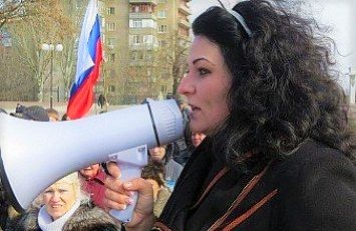 В Мелитополь из Москвы вернулась беглая сепаратистка Екатерина Уманец (фото)