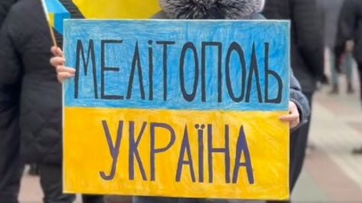 В Мелитополе подпольщики снова оставили послания оккупантам (фото)