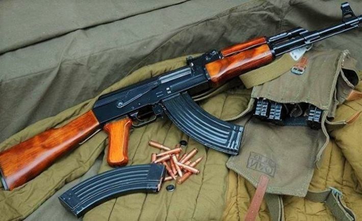 В Мелитополе российские военные продают свое оружие (фото)