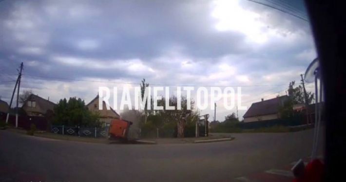 В Мелитополе водитель едва не сбил троих детей (видео)