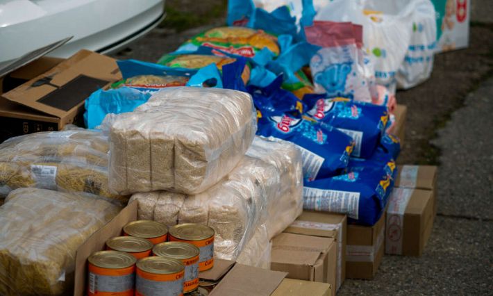Лекарства и продукты: в Кирилловку прибыла гуманитарная помощь (фото)