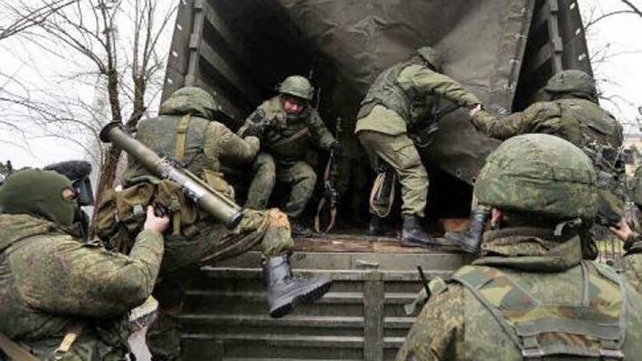 В Запорожской области вооруженные оккупанты угоняют автомобили и сельхозтехнику