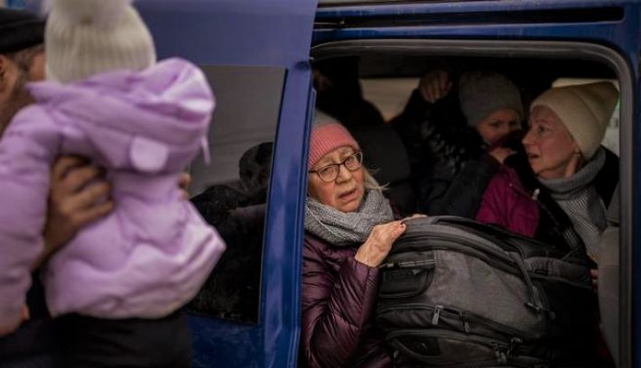 Беженцы из Мелитополя третьи сутки блокируются оккупантами возле Васильевки