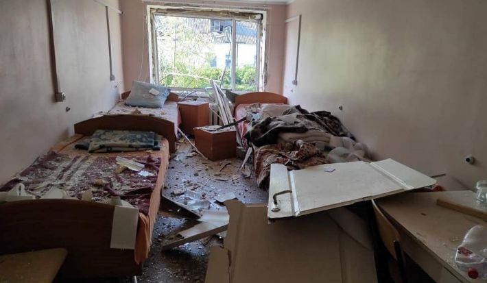 Ночью оккупанты совершили обстрел больницы в Запорожской области (фото)