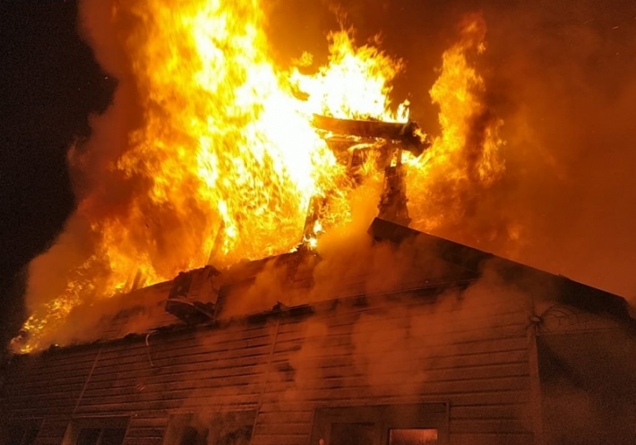 В Мелитополе разгорелся масштабный пожар в частном доме