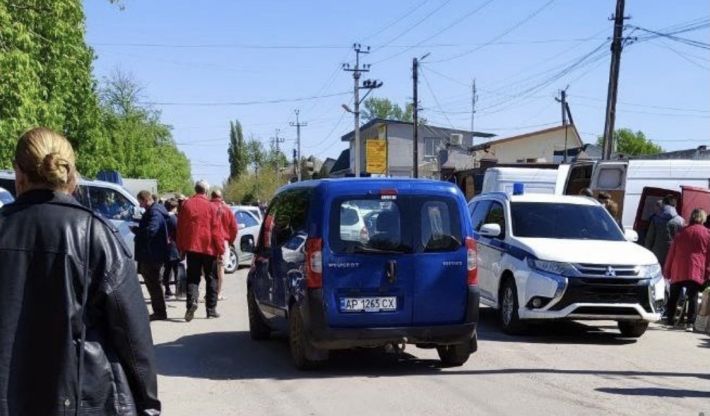 В Мелитополе оккупанты на краденых авто разогнали рынок (видео)
