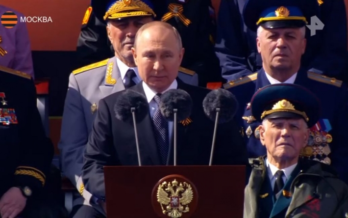 Путин на параде не объявил мобилизацию и назвал войну 